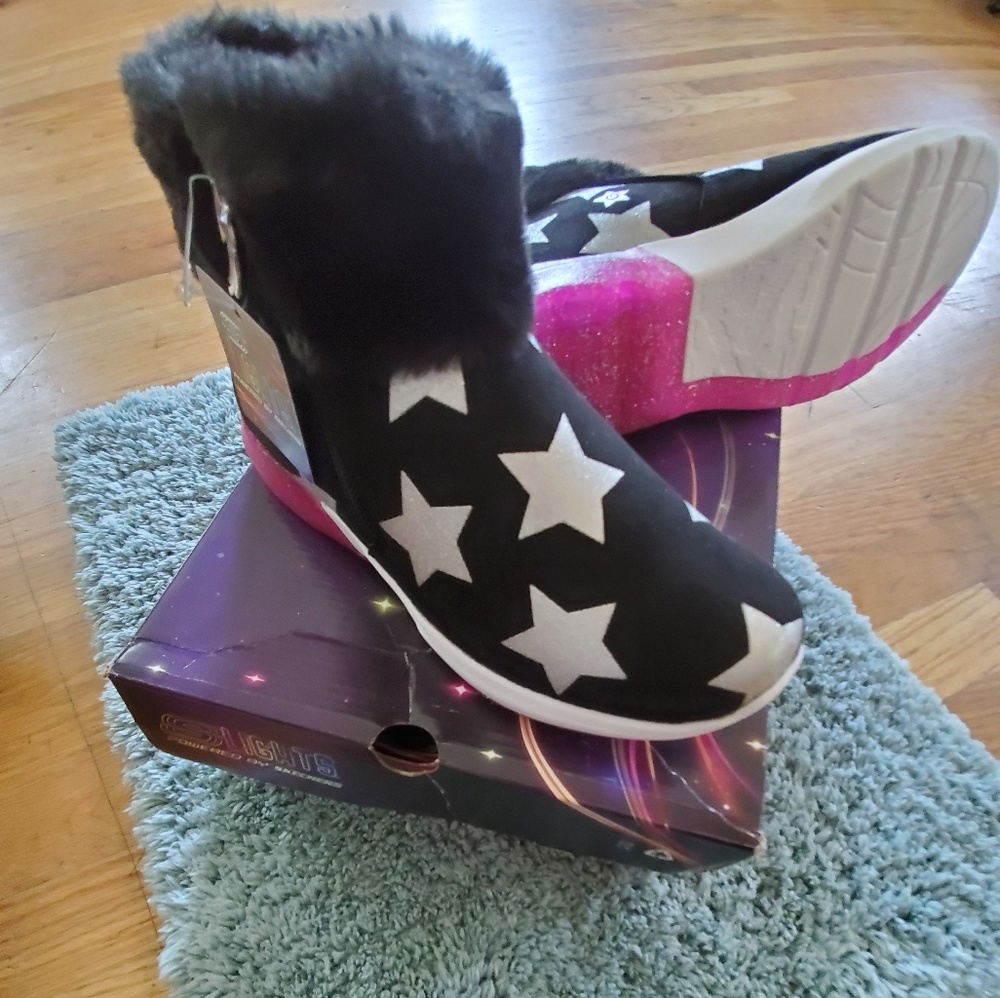 BrandNEW lightup Sketchers for girls